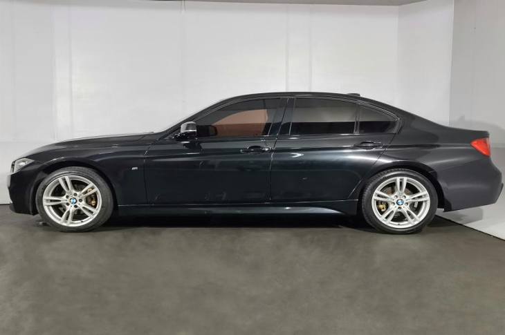 BMW 316I 2015 91,900 kms.