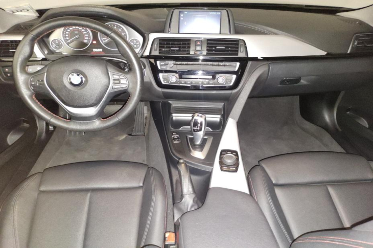 BMW 318I 2018 36,500 kms.
