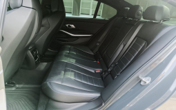 BMW 330e 2023 21,566 kms.