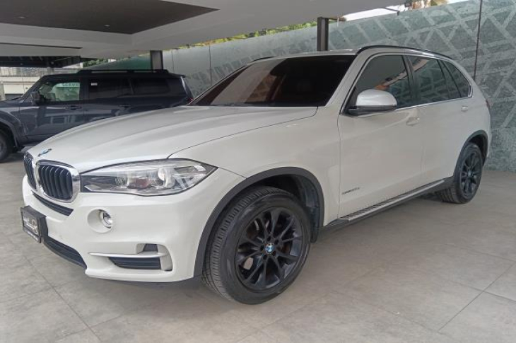 BMW X5 XDRIVE30D 2014 105,012 kms.
