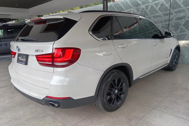 BMW X5 XDRIVE30D 2014 105,012 kms.