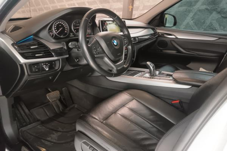BMW X5 XDRIVE30D 2014 105,012 kms.