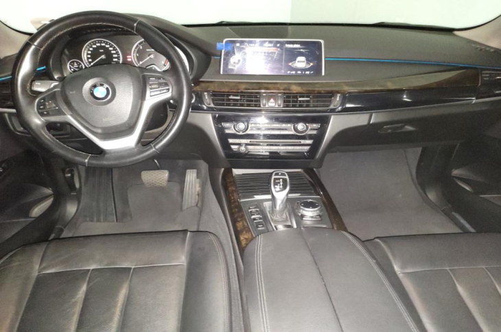 BMW X5 XDRIVE30D 2014 119,300 kms.