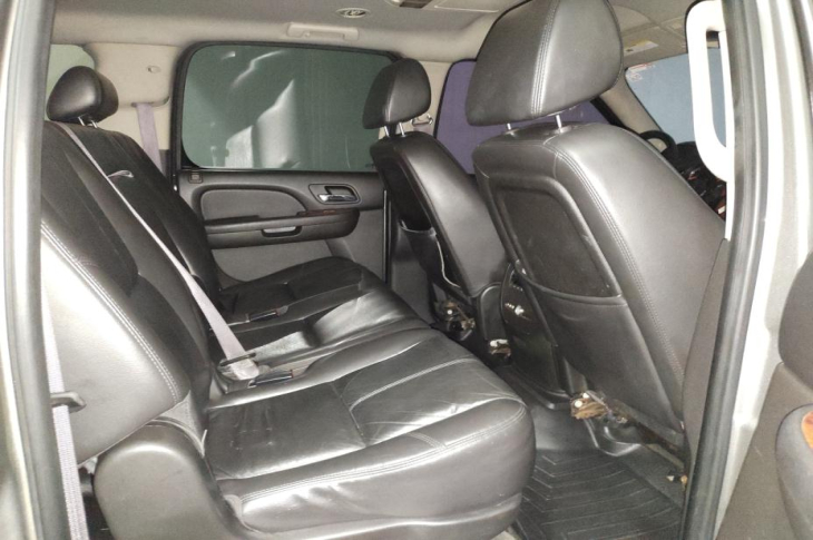 CHEVROLET SUBURBAN 2008 134,900 kms.