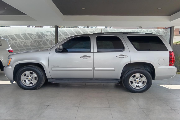 CHEVROLET TAHOE 2012 185,239 kms.