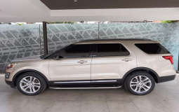 FORD EXPLORER XLT 4WD 2017 132,615 kms.