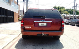 FORD EXPLORER XLT 2010 141,000 kms.