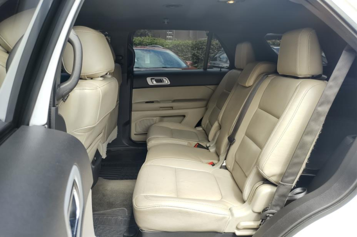 FORD EXPLORER XLT 2012 105,387 kms.