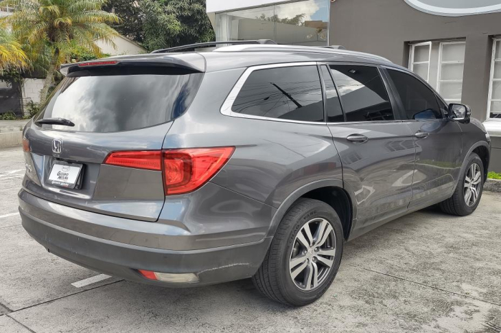 HONDA PILOT EXL 2WD 5DR AT 2016 100,233 kms.