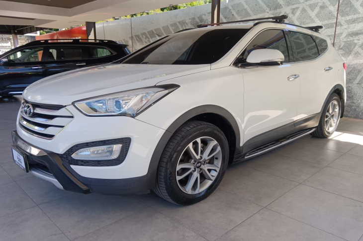 HYUNDAI SANTA FE 2015 89,703 kms.