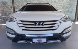 HYUNDAI SANTA FE 2015 89,703 kms.