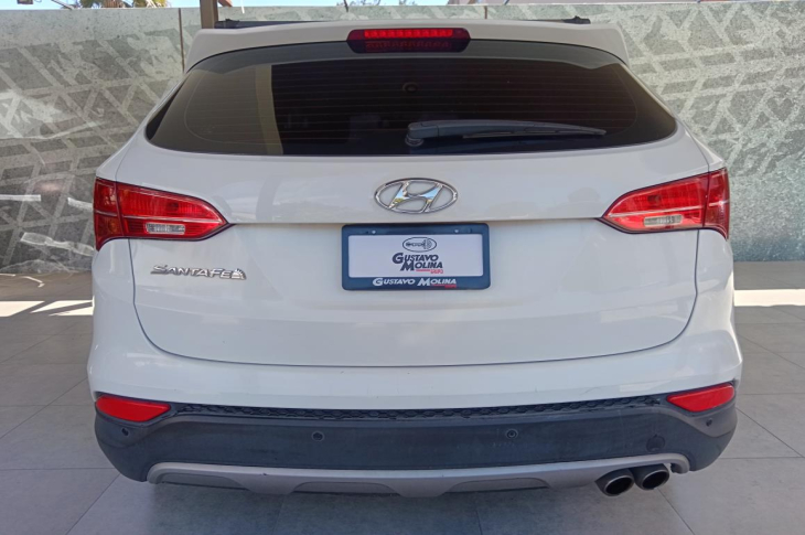 HYUNDAI SANTA FE 2015 89,703 kms.