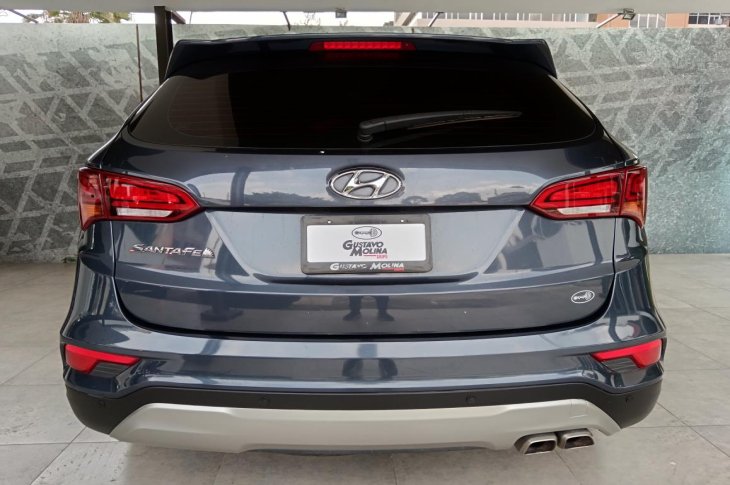 HYUNDAI SANTA FE 2018 77,976 kms.