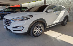 HYUNDAI TUCSON 2017 58,503 kms.