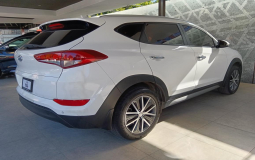 HYUNDAI TUCSON 2017 58,503 kms.