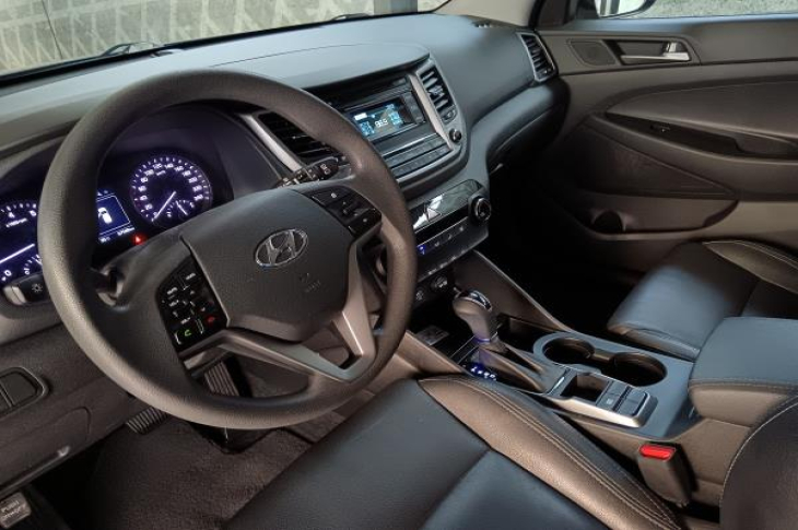 HYUNDAI TUCSON 2018 87,475 kms.