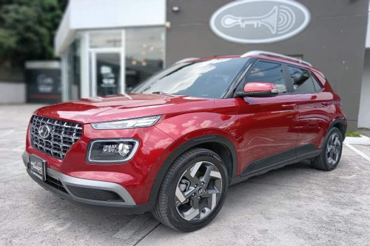 HYUNDAI VENUE 2024 34,408 kms.