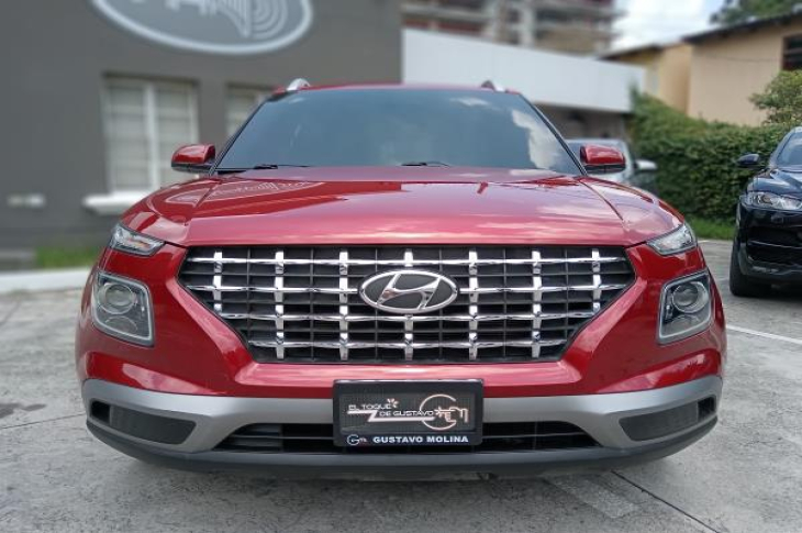 HYUNDAI VENUE 2024 34,408 kms.