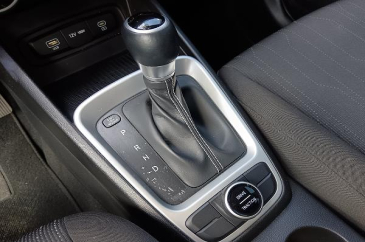 HYUNDAI VENUE 2024 34,408 kms.