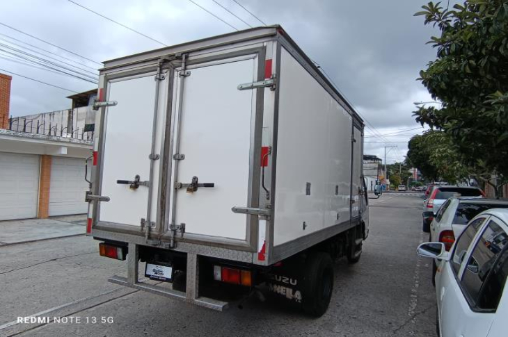 ISUZU QKR 2021 69,658 kms.