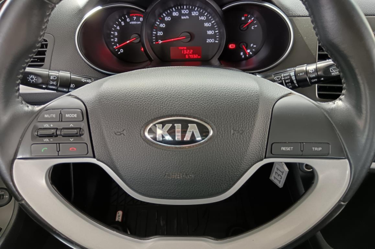 KIA PICANTO EX 2017 67,742 kms.