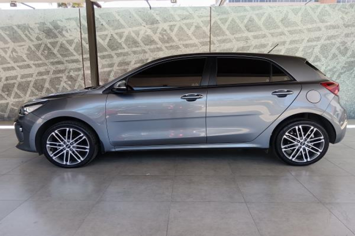 KIA RIO EX 2019 102,709 kms.