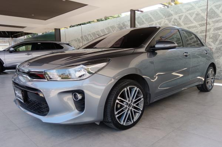 KIA RIO EX 2019 102,709 kms.