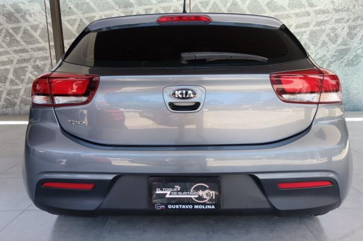 KIA RIO EX 2019 102,709 kms.