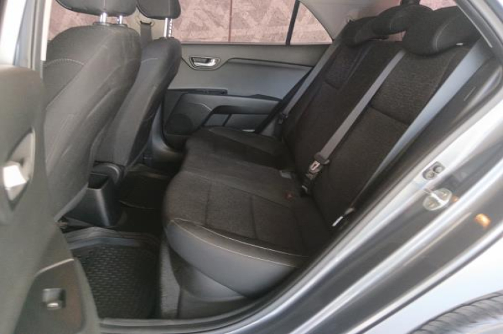 KIA RIO EX 2019 102,709 kms.