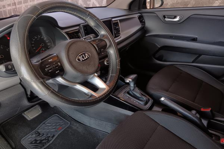 KIA RIO EX 2019 102,709 kms.