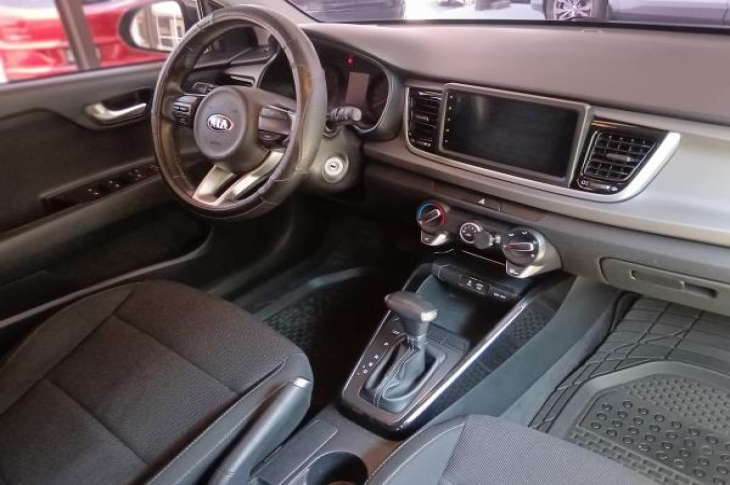 KIA RIO EX 2019 102,709 kms.