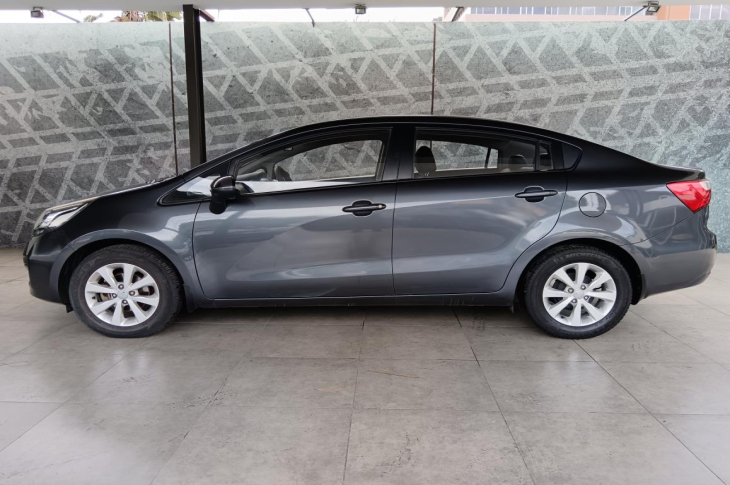 KIA RIO LX 2015 87,698 kms.