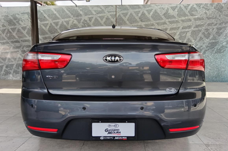 KIA RIO LX 2015 87,698 kms.