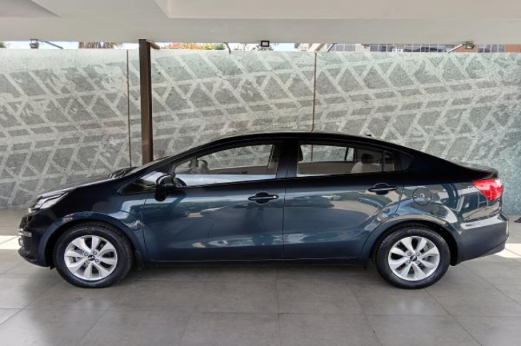 KIA RIO LX 2016 33,653 kms.