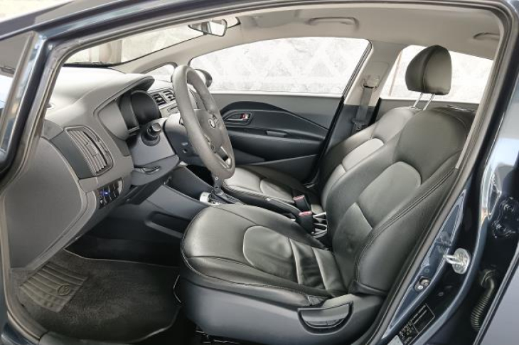 KIA RIO LX 2016 33,653 kms.