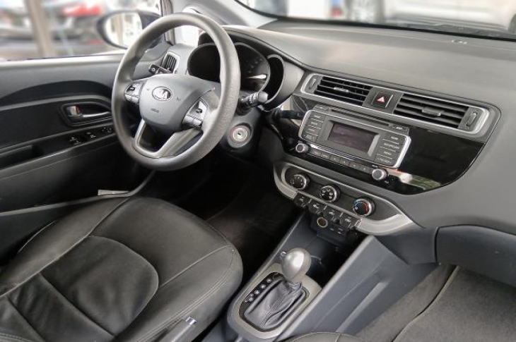 KIA RIO LX 2016 33,653 kms.