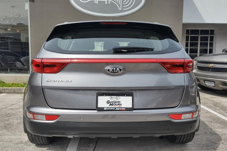 KIA SPORTAGE EX 2017 48,200 kms.