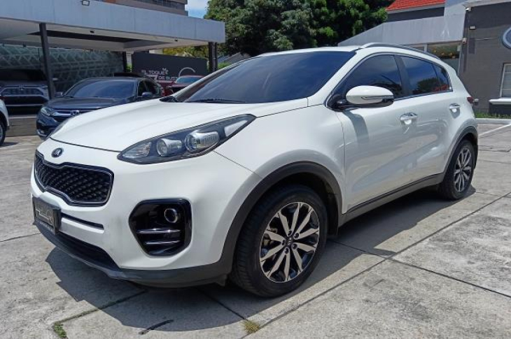 KIA SPORTAGE EX 2018 97,520 kms.