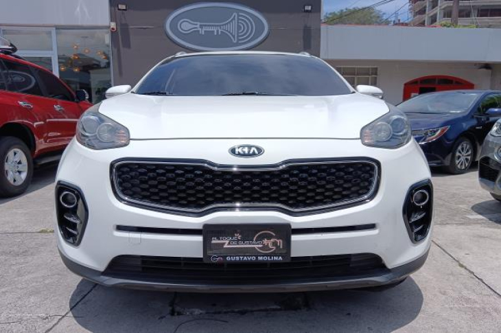 KIA SPORTAGE EX 2018 97,520 kms.