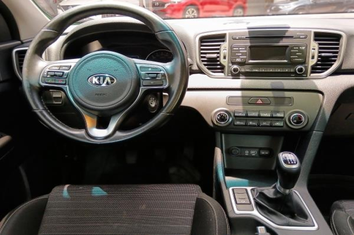 KIA SPORTAGE EX 2018 97,520 kms.
