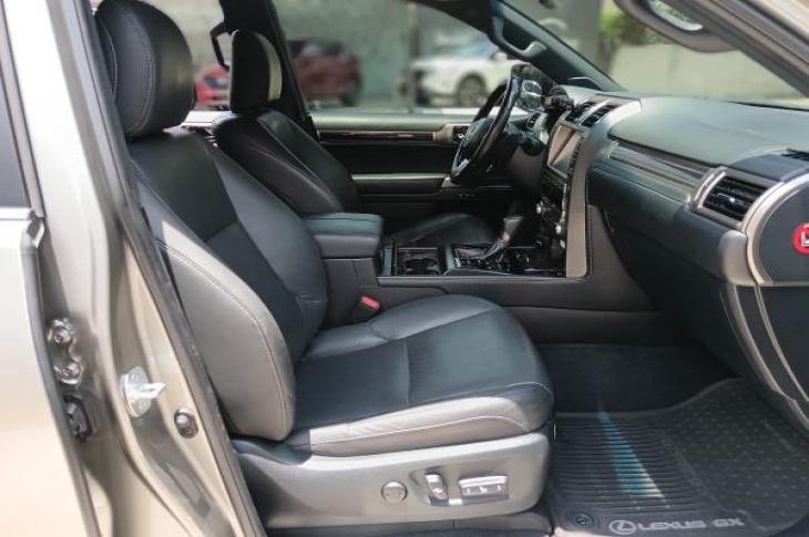 LEXUS GX460 2022 42,779 kms.