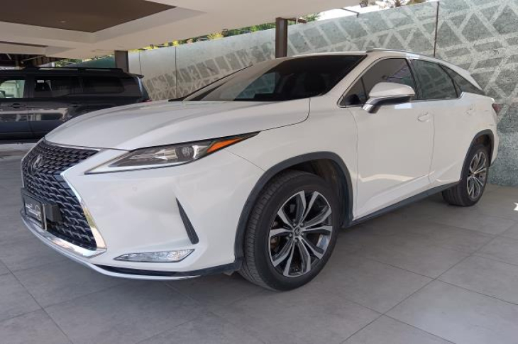 LEXUS RX350L 2021 44,455 kms.
