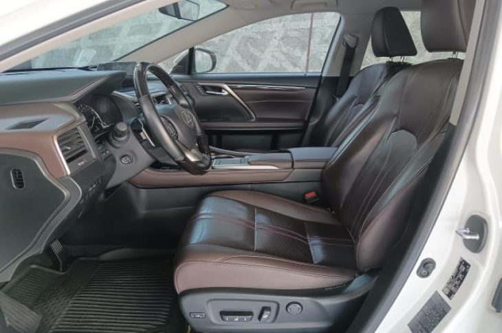 LEXUS RX350L 2021 44,455 kms.