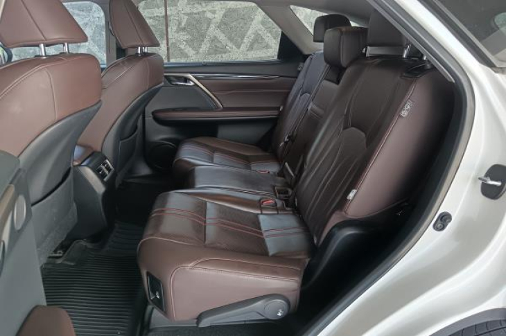 LEXUS RX350L 2021 44,455 kms.