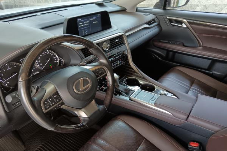 LEXUS RX350L 2021 44,455 kms.