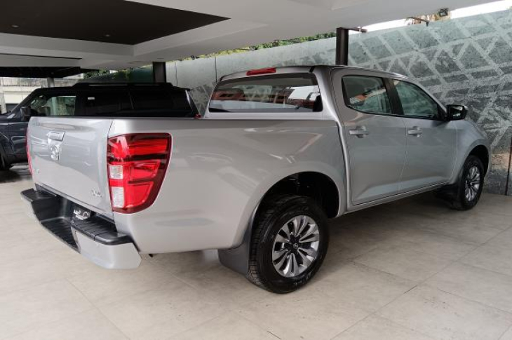 MAZDA BT-50 2024 27,447 kms.