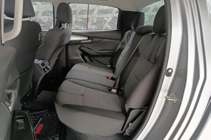 MAZDA BT-50 2024 27,447 kms.