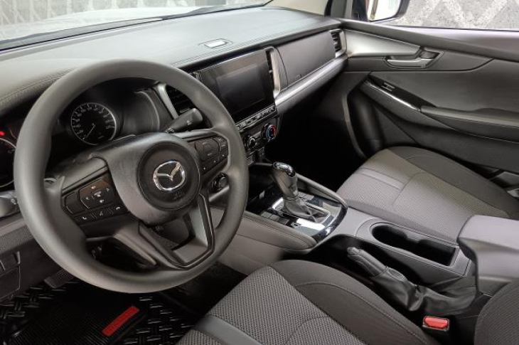 MAZDA BT-50 2024 27,447 kms.