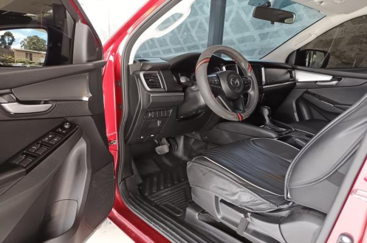 MAZDA BT-50 2024 15,325 kms.