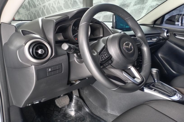 MAZDA MAZDA2 2023 27,816 kms.